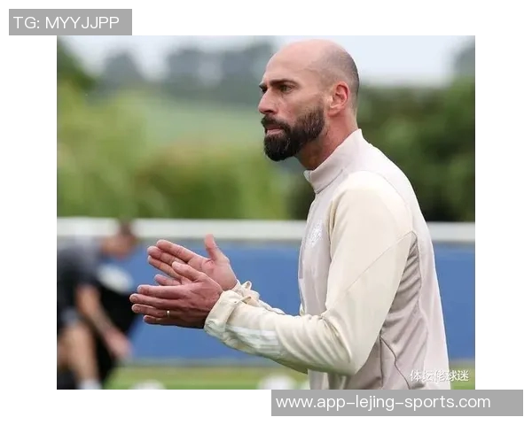 足球场上的王者之手 盘点那些戴着手套的传奇球星