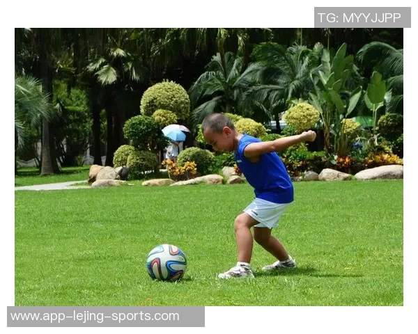 宁波足球小球星勇敢追梦绿茵赛场展现风采点亮未来希望 宁波足球小球星勇敢追梦绿茵赛场展现风采点亮未来希望